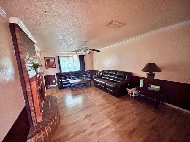 10405 Trail Avenue, Dallas, TX 75217