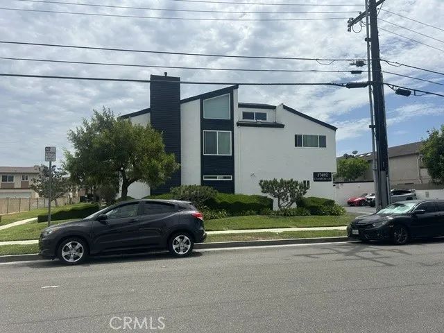 17692 Cameron Lane 102, Huntington Beach, CA 92647
