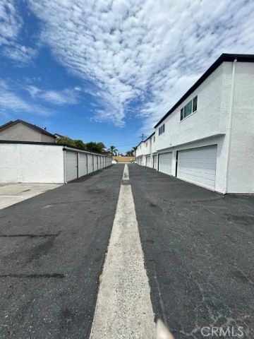 17692 Cameron Lane 102, Huntington Beach, CA 92647