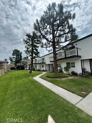 17692 Cameron Lane 102, Huntington Beach, CA 92647