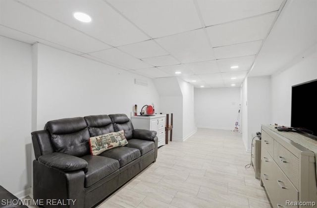 14132 Merriweather Street, Sterling Heights, MI 48312
