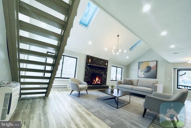 103 ASHLEY CT, Bushkill, PA 18324