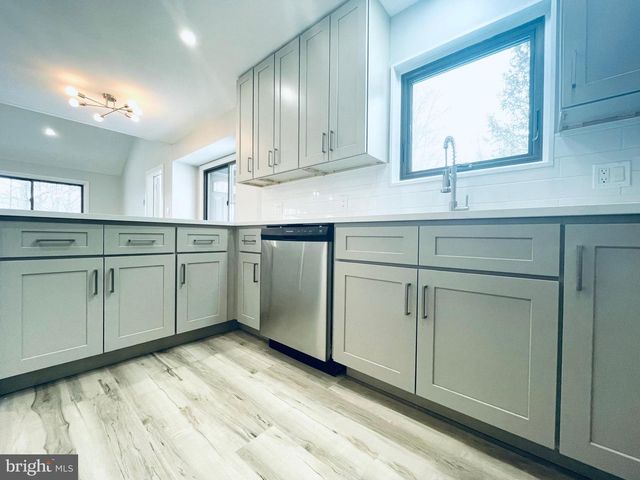 103 ASHLEY CT, Bushkill, PA 18324