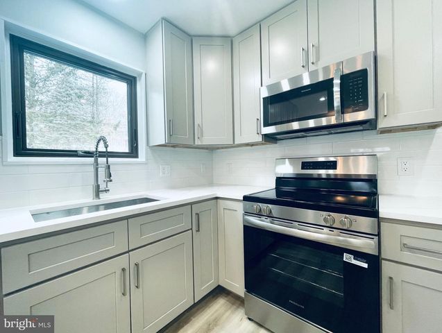 103 ASHLEY CT, Bushkill, PA 18324