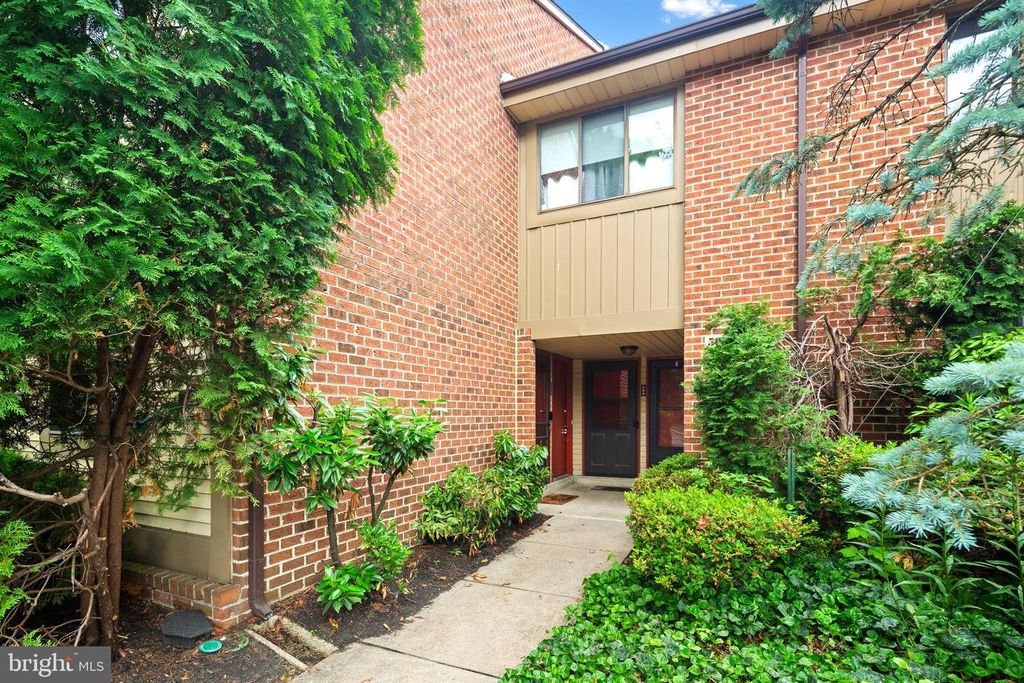 503-B CYPRESS POINT CIR, Mount Laurel, NJ 08054