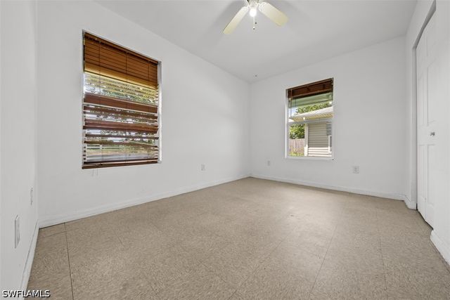 10274 Kingdom CT, Naples, FL 34114