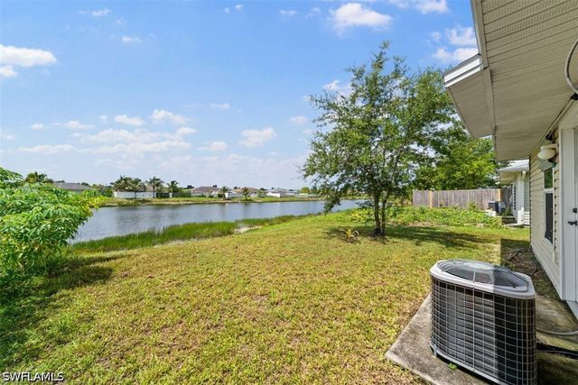 10274 Kingdom CT, Naples, FL 34114