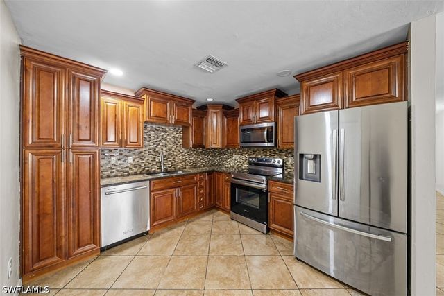 10274 Kingdom CT, Naples, FL 34114