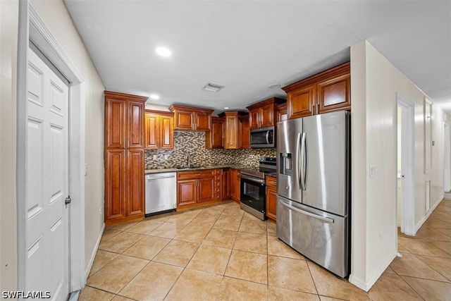 10274 Kingdom CT, Naples, FL 34114