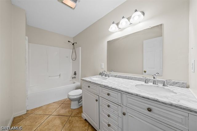 10274 Kingdom CT, Naples, FL 34114