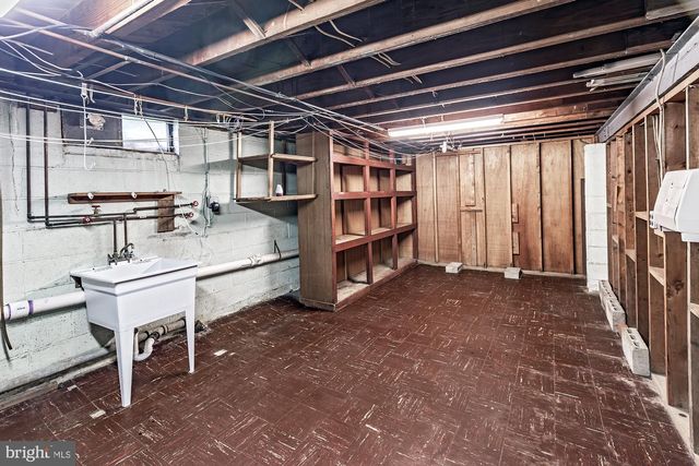 1305 MARSH RD, Wilmington, DE 19803