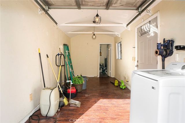 8917 Beach Street, Los Angeles, CA 90002