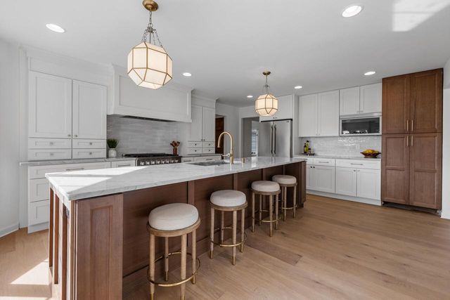 11528 N Settlement DRIVE, Mequon, WI 53092