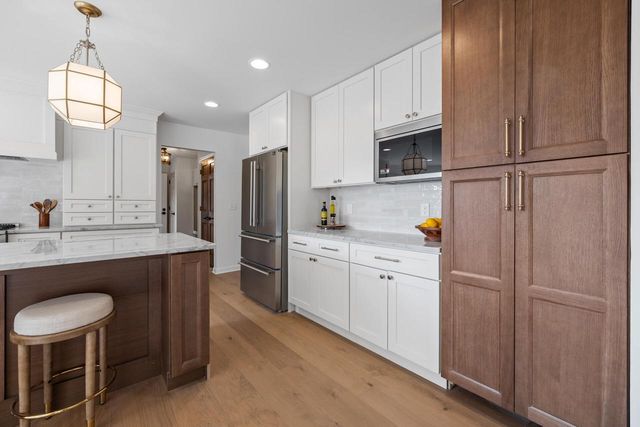 11528 N Settlement DRIVE, Mequon, WI 53092