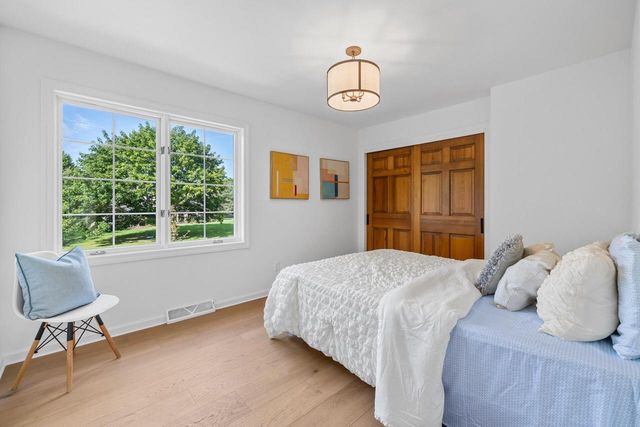 11528 N Settlement DRIVE, Mequon, WI 53092