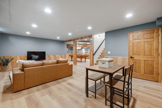 11528 N Settlement DRIVE, Mequon, WI 53092
