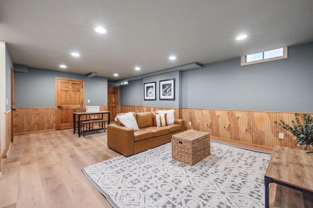 11528 N Settlement DRIVE, Mequon, WI 53092