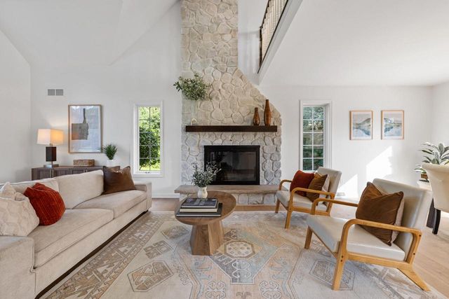 11528 N Settlement DRIVE, Mequon, WI 53092