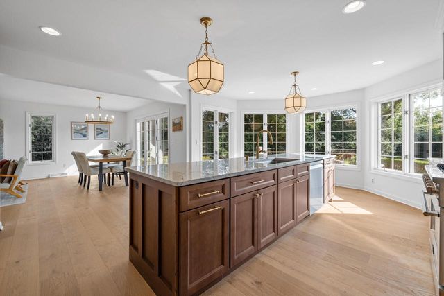 11528 N Settlement DRIVE, Mequon, WI 53092