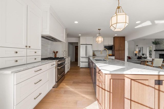 11528 N Settlement DRIVE, Mequon, WI 53092