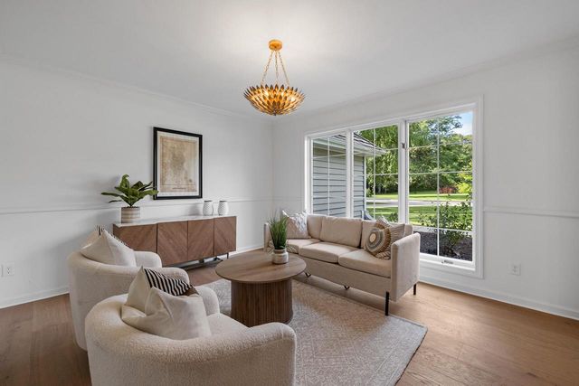 11528 N Settlement DRIVE, Mequon, WI 53092