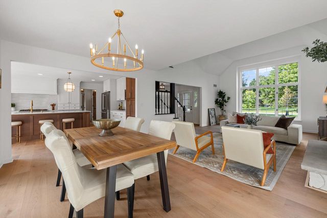 11528 N Settlement DRIVE, Mequon, WI 53092
