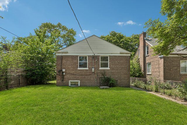 10145 S Bensley Avenue, Chicago, IL 60617