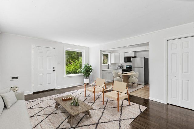 10145 S Bensley Avenue, Chicago, IL 60617