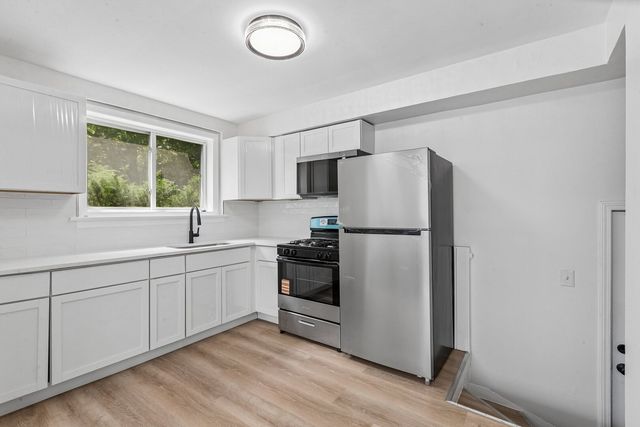 10145 S Bensley Avenue, Chicago, IL 60617