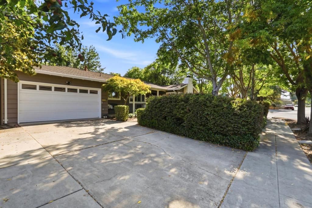 Image 3 of property listing at 1992 Montemar Way, San Jose, CA 95125