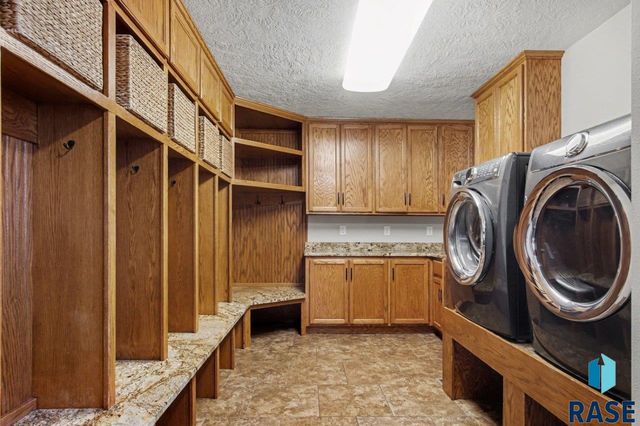 607 E 61st St Street, Sioux Falls, SD 57108