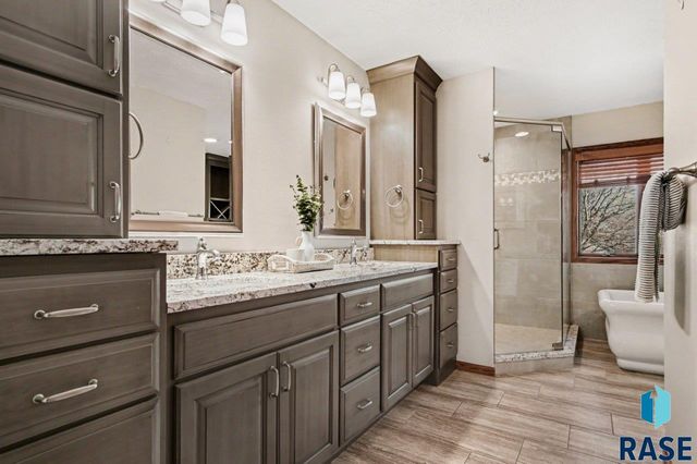 607 E 61st St Street, Sioux Falls, SD 57108