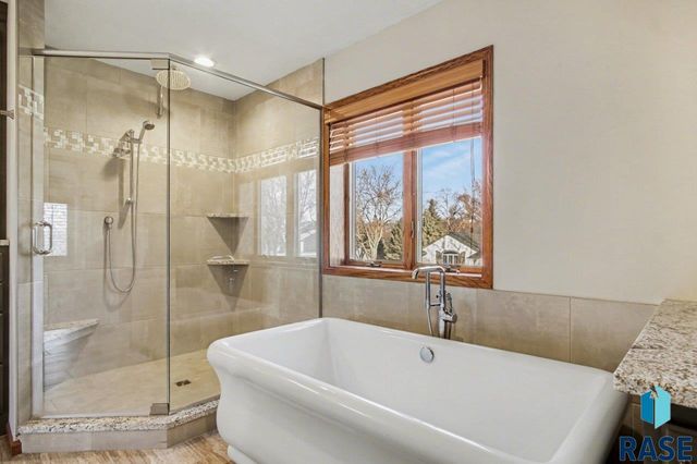 607 E 61st St Street, Sioux Falls, SD 57108