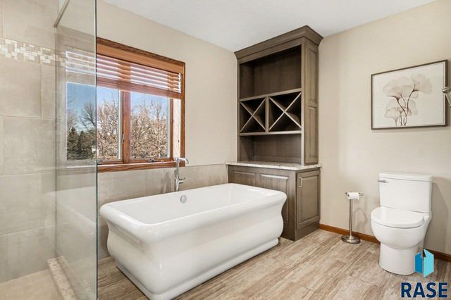 607 E 61st St Street, Sioux Falls, SD 57108