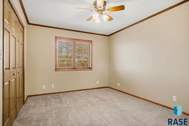 607 E 61st St Street, Sioux Falls, SD 57108