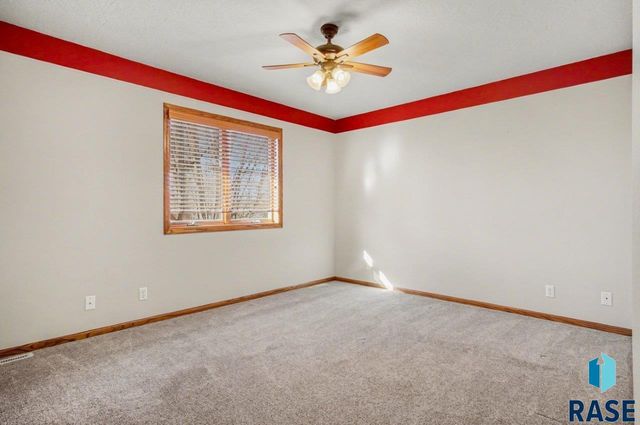 607 E 61st St Street, Sioux Falls, SD 57108