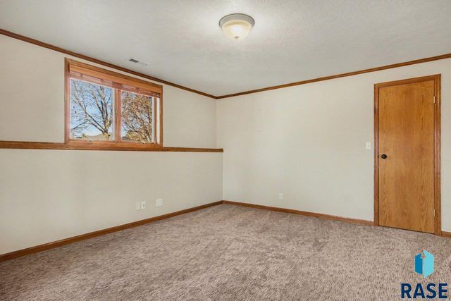 607 E 61st St Street, Sioux Falls, SD 57108