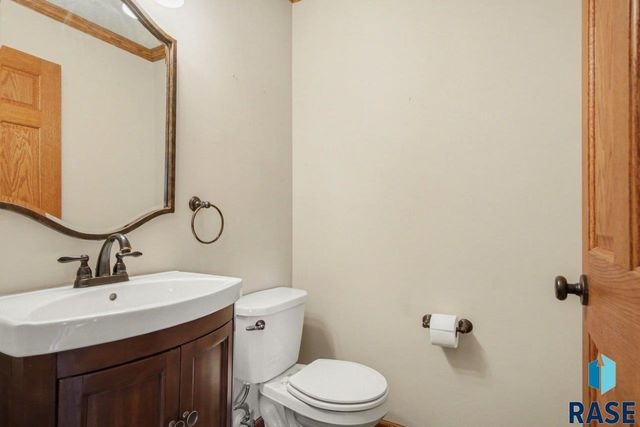 607 E 61st St Street, Sioux Falls, SD 57108