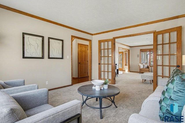 607 E 61st St Street, Sioux Falls, SD 57108