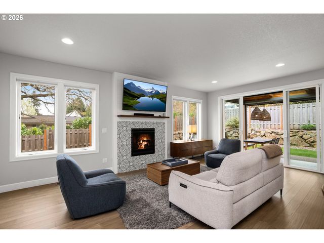 1202 SPRUCE St, Lake Oswego, OR 97034