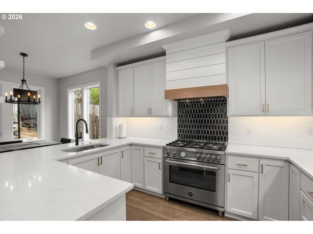 1202 SPRUCE St, Lake Oswego, OR 97034