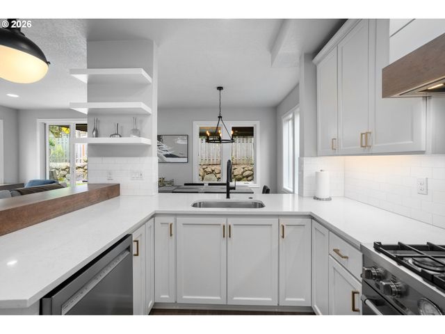 1202 SPRUCE St, Lake Oswego, OR 97034