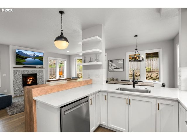 1202 SPRUCE St, Lake Oswego, OR 97034