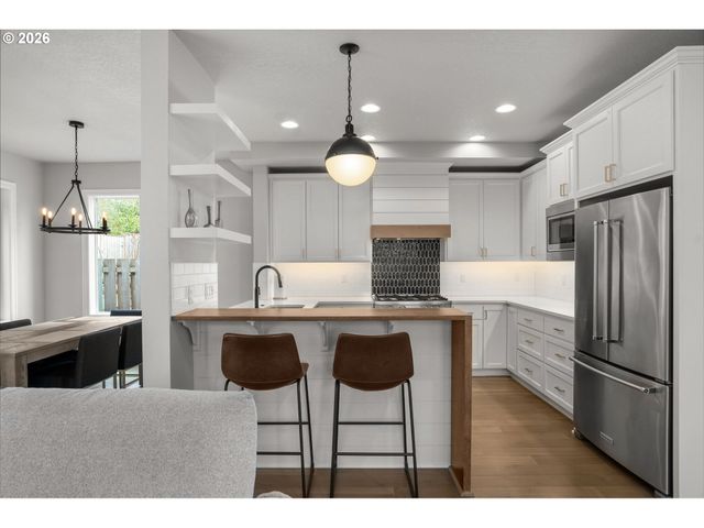 1202 SPRUCE St, Lake Oswego, OR 97034