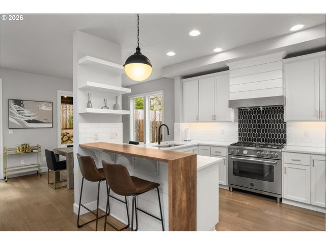 1202 SPRUCE St, Lake Oswego, OR 97034