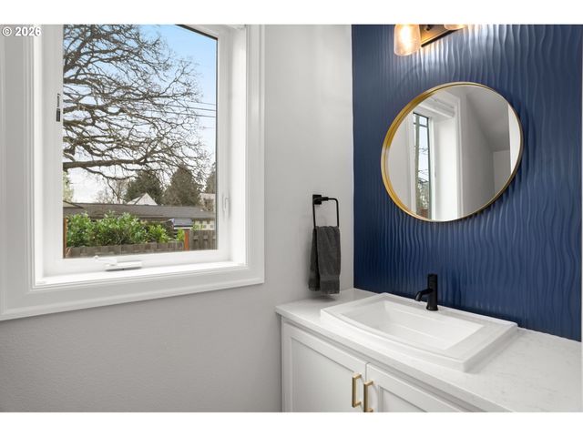 1202 SPRUCE St, Lake Oswego, OR 97034