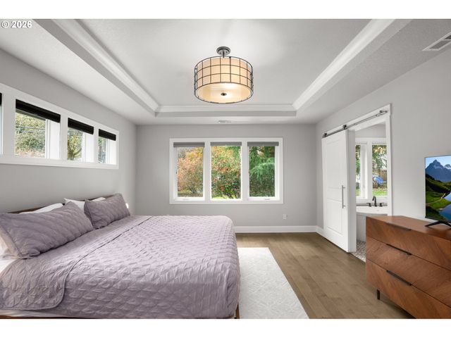 1202 SPRUCE St, Lake Oswego, OR 97034