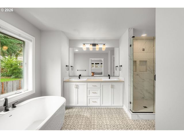 1202 SPRUCE St, Lake Oswego, OR 97034