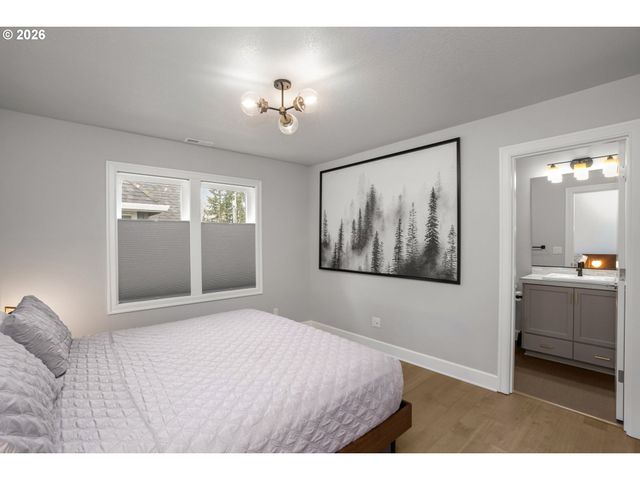 1202 SPRUCE St, Lake Oswego, OR 97034