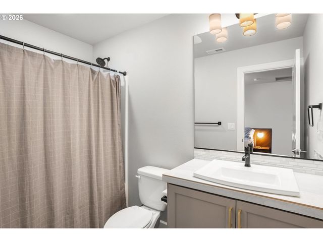 1202 SPRUCE St, Lake Oswego, OR 97034